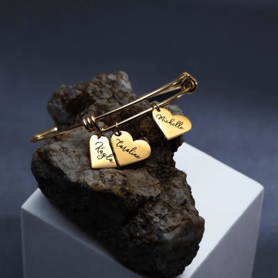 Bracciale personalizzato con cuori incisi con i nomi