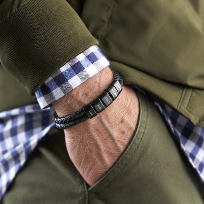 Bracciale in pelle personalizzato per il nonno con perle incise