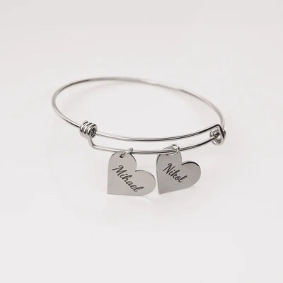 Bracciale personalizzato con cuori incisi con i nomi