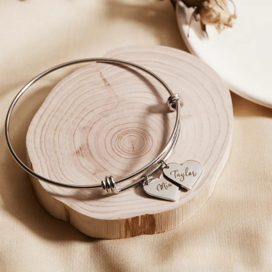 Bracciale personalizzato con cuori incisi con i nomi