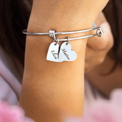 Bracciale personalizzato con cuori incisi con i nomi