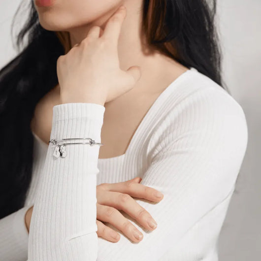 Bracciale personalizzato con cuori incisi con i nomi
