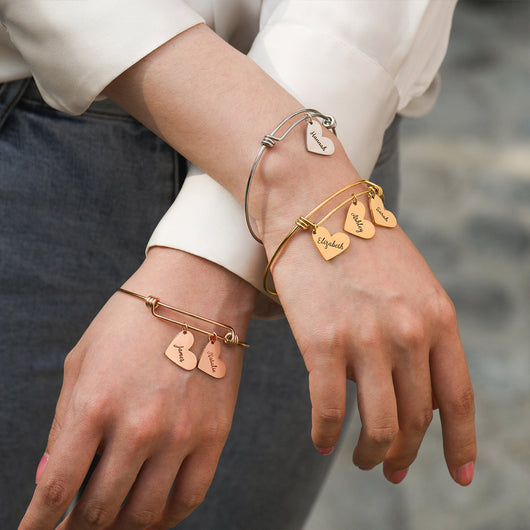 Bracciale personalizzato con cuori incisi con i nomi