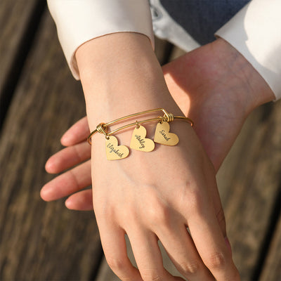 Bracciale personalizzato con cuori incisi con i nomi