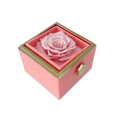 Scatola rosa con vera rosa